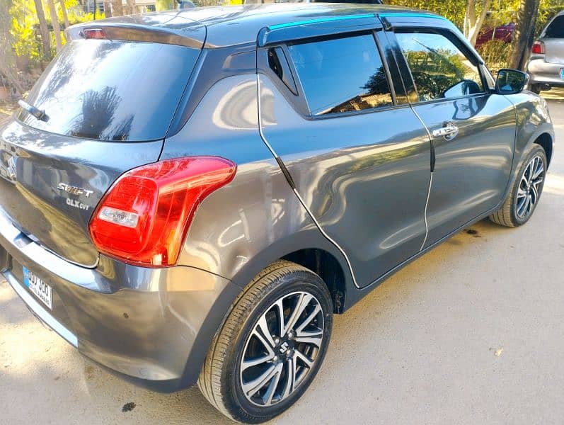 Suzuki Swift GLX CVT - 2022 2