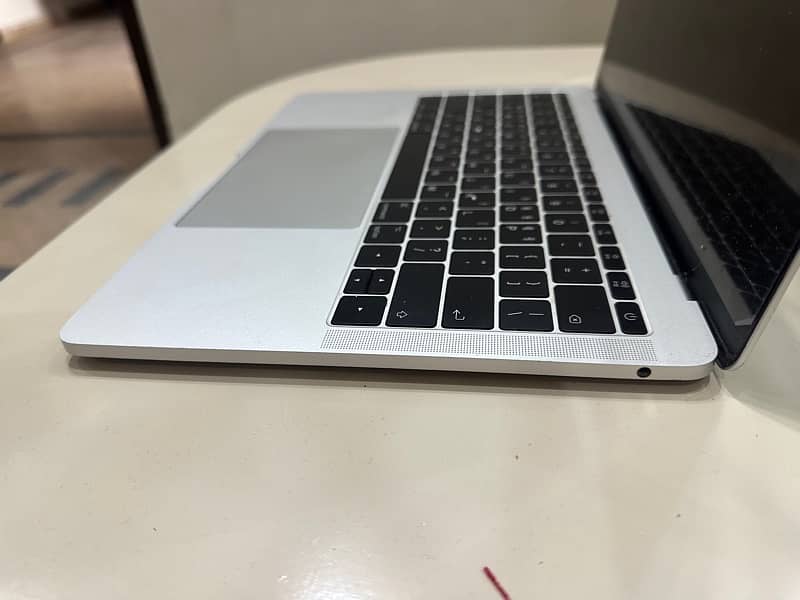 macbook pro 2017 4