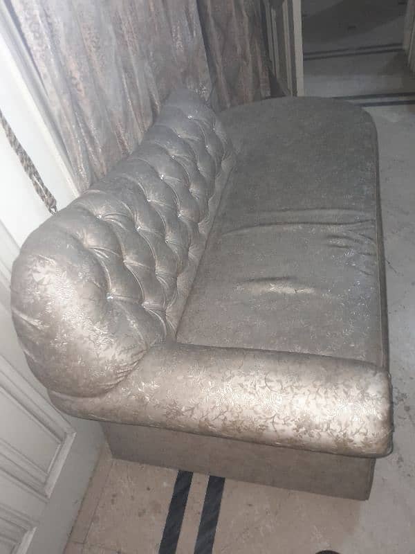 Dewan Sofa in good condition 1