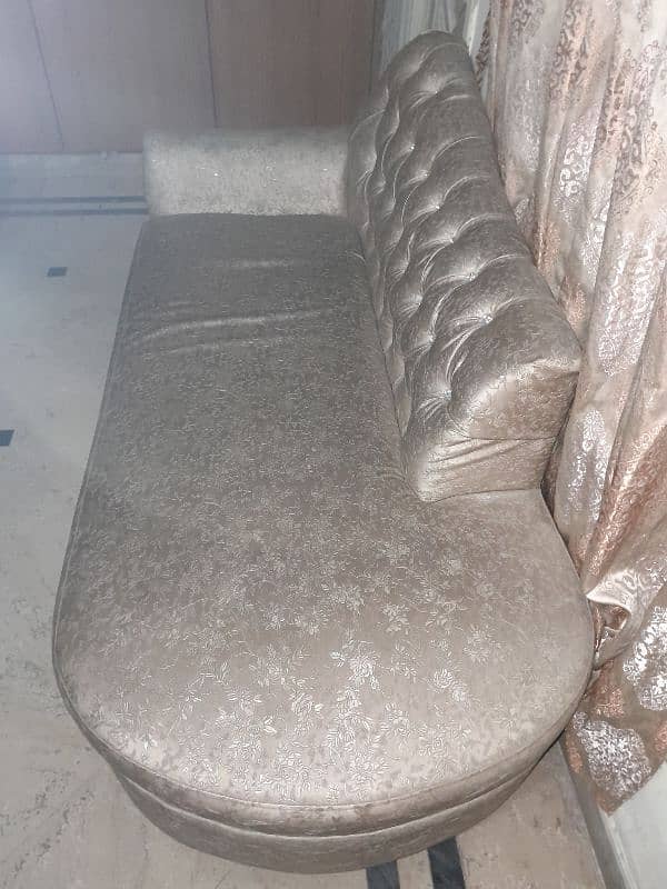 Dewan Sofa in good condition 2