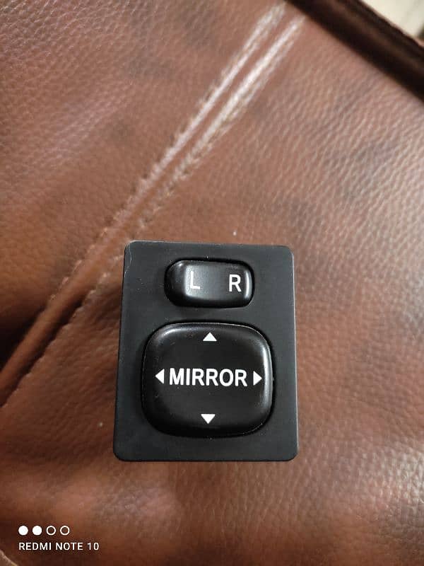 Mirror Retractable buttons 0