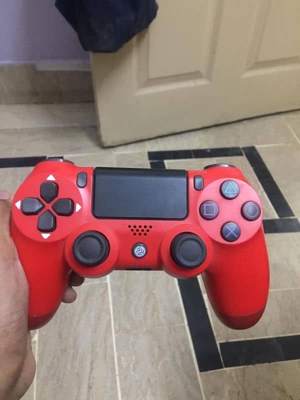 PS4 DUALSHOCK CONTROLLER  . MAGMA RED COLOUR 0