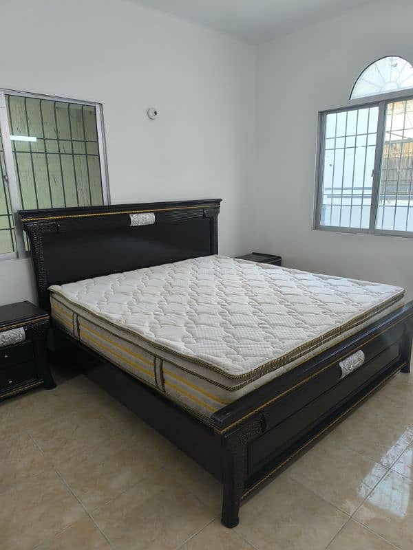 A good condition bedroom set 0