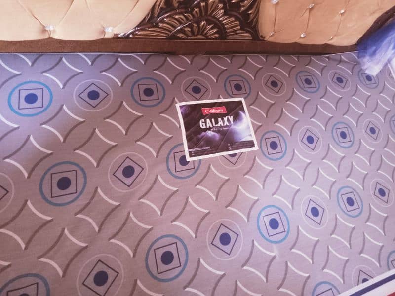 Galaxy Mattress king size need urgent buyer 1 month use 1