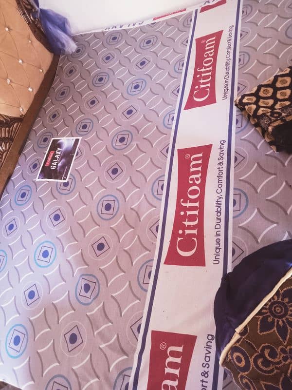 Galaxy Mattress king size need urgent buyer 1 month use 2