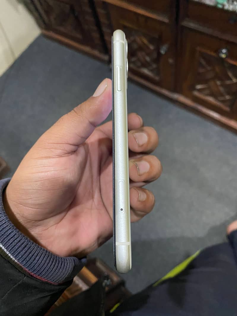 Apple iPhone 11 white 128gb 4