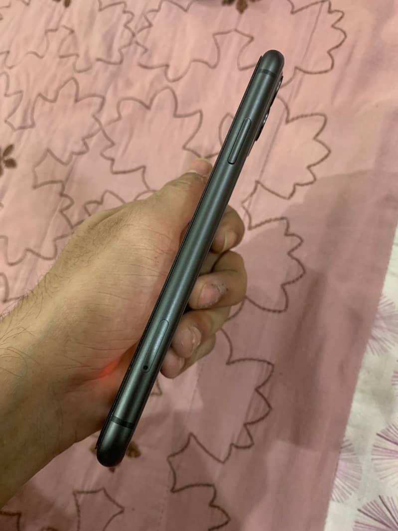 iPhone 11 - 64 GB - PTA Blocked | For Sale 6