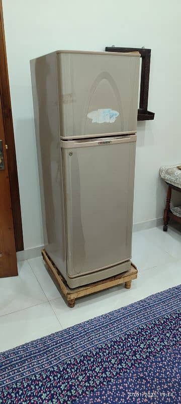 Dawlance Refrigerator  medium sized for sale. little negotiable. 3