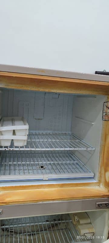 Dawlance Refrigerator  medium sized for sale. little negotiable. 9