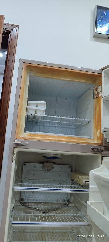 Dawlance Refrigerator  medium sized for sale. little negotiable. 10