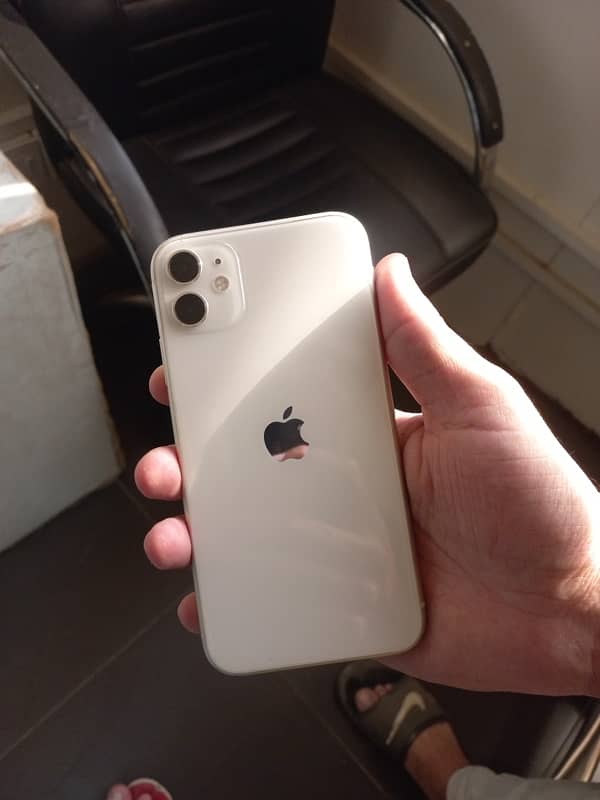 Selling iPhone 11 exchange possible with XS approved . 1