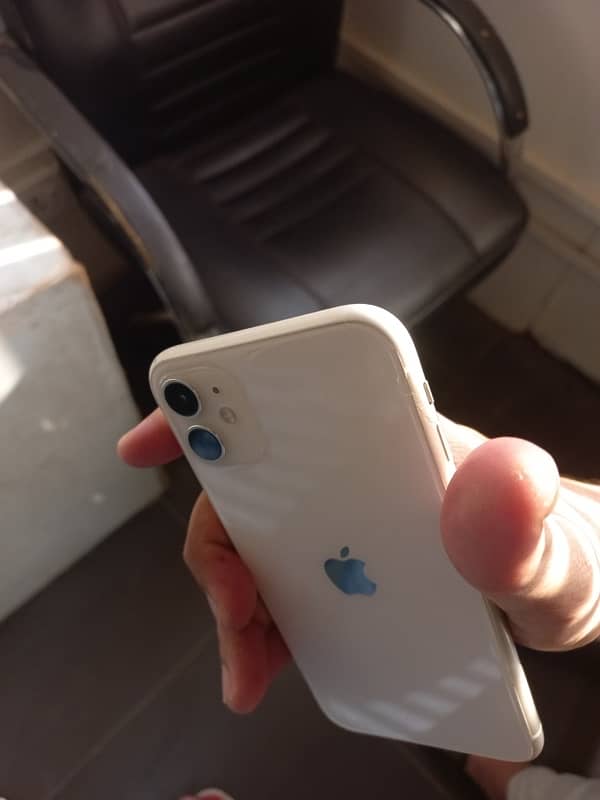 Selling iPhone 11 exchange possible with XS approved . 2