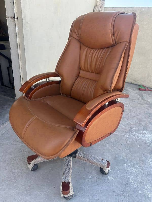 Executive Office Chair 3