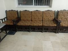 5 seater used sofa set. suitable for family r guest seating