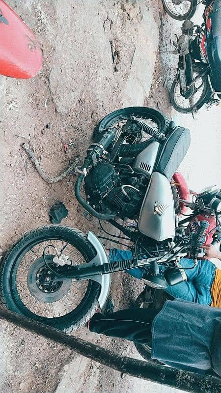 Honda CG125 Custom 3