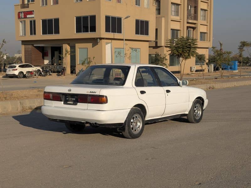 Nissan Sunny 1993 3