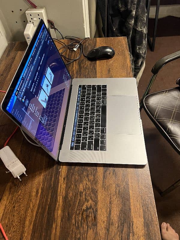 Macbook Pro 2019 i9 32gb Ram 300Gb SSD 6