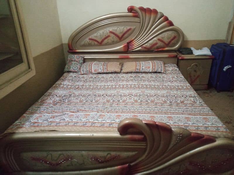 Selling king size  Bed Set 4