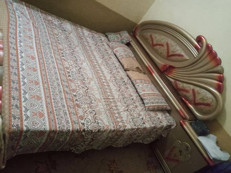 Selling king size  Bed Set 5