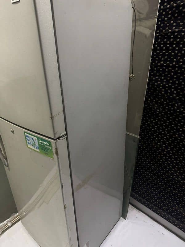 LG non frosted branded fridge 3