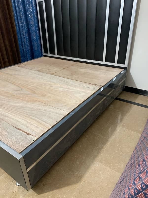 Bed with side tables For sale 3