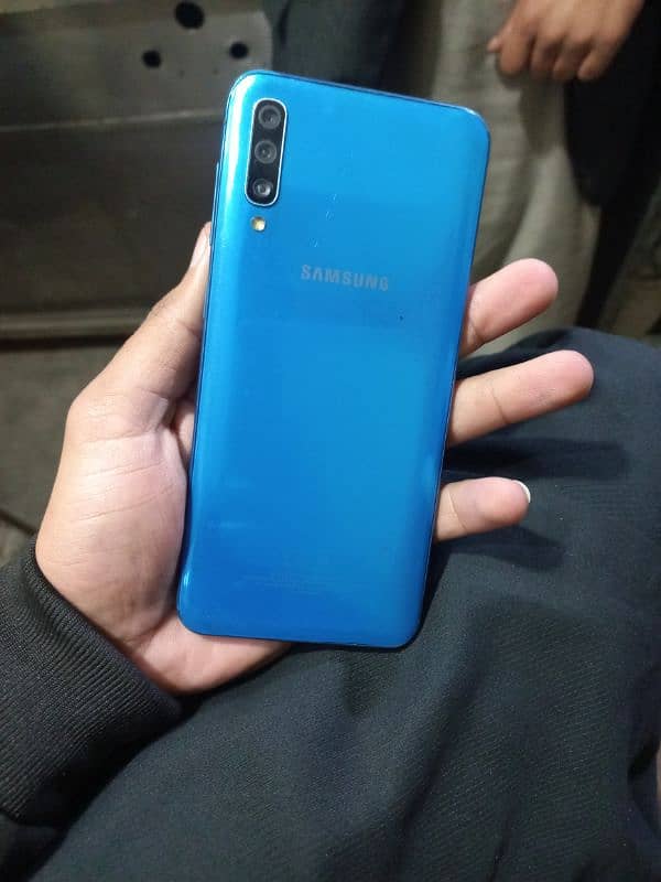 Samsung A50 Used mobile fr sale 03019381806 3