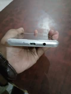 Samsung J5 2016 model hai bilkul okay  hai 3/32 ram hai Koi masla nahi