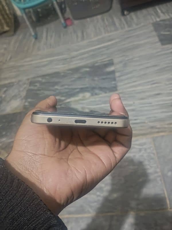 Infinix smart 8 pro 4+4/128 4