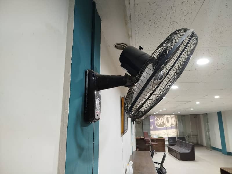 4 Wall Fan - 2 Lahori Fan - 2 Parwaaz Fan - like new 1