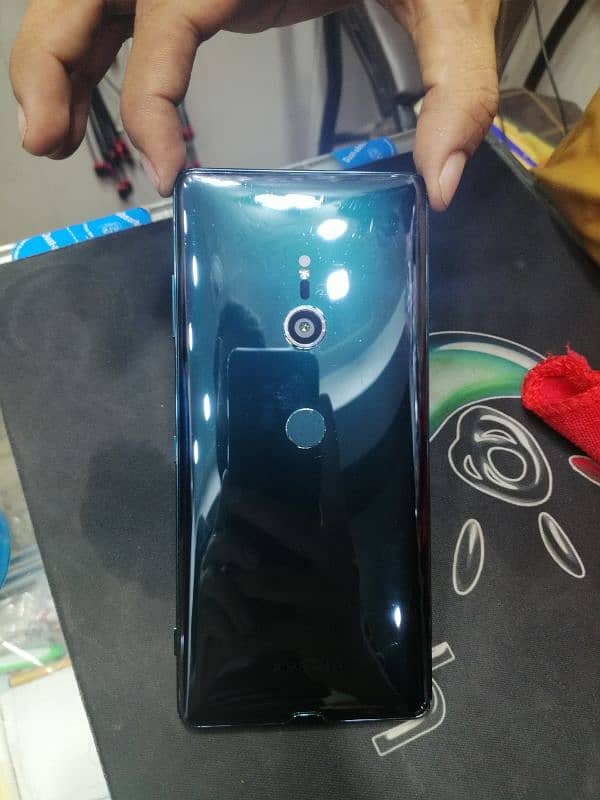 Sony Xperia XZ3 5