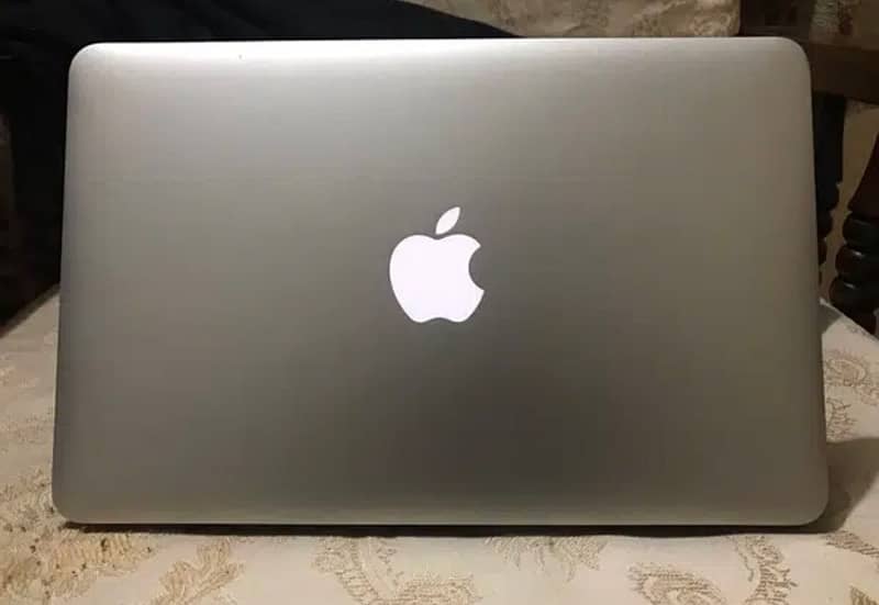 Apple MacBook Air 2015 0