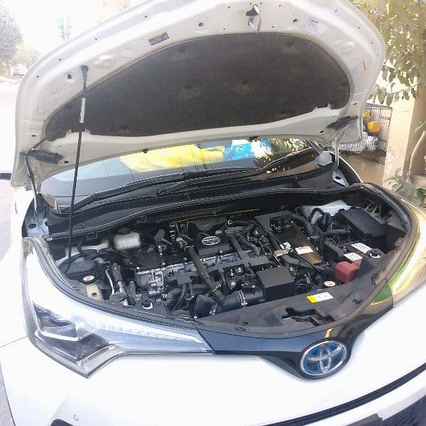 Toyota C-HR 2018 hybrid 24 ki calier 2