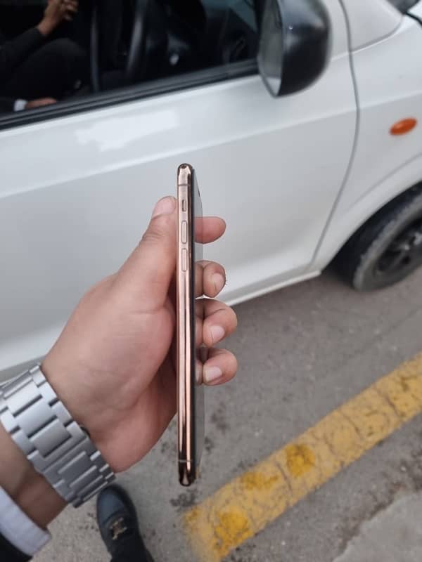 iphone 11 pro max Pta approved 4