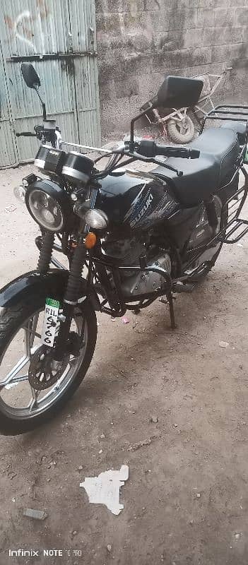 Suzuki GS150 1