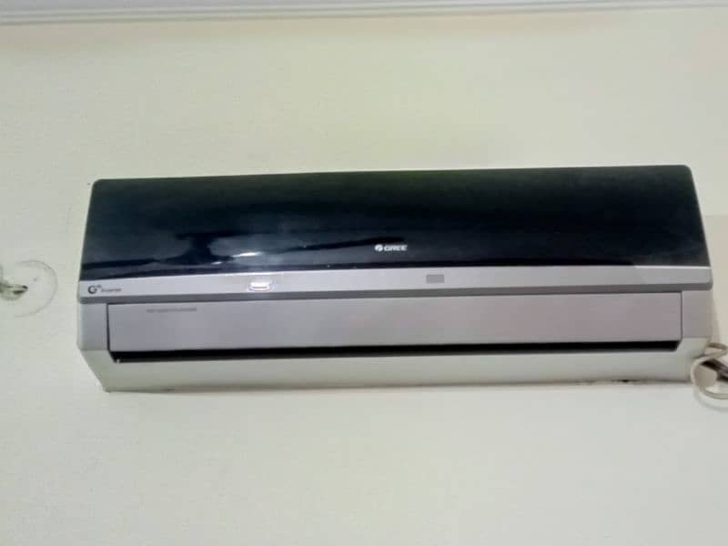 gree 1 ton inverter new condition 1