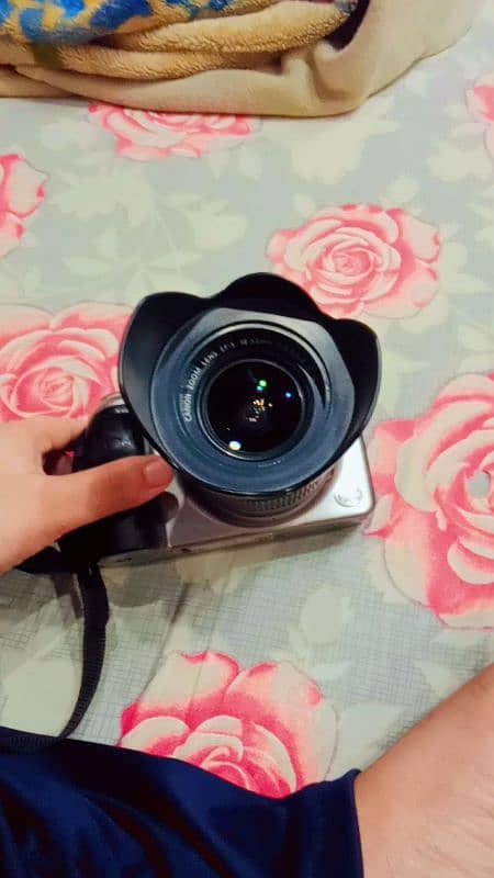 canon DS6041 NEW CONDITION CAMERA WITH FREE LENSE 2