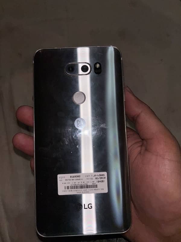 LG v30 new condition snap dragon835 64gb storage 4gbram non pta 1