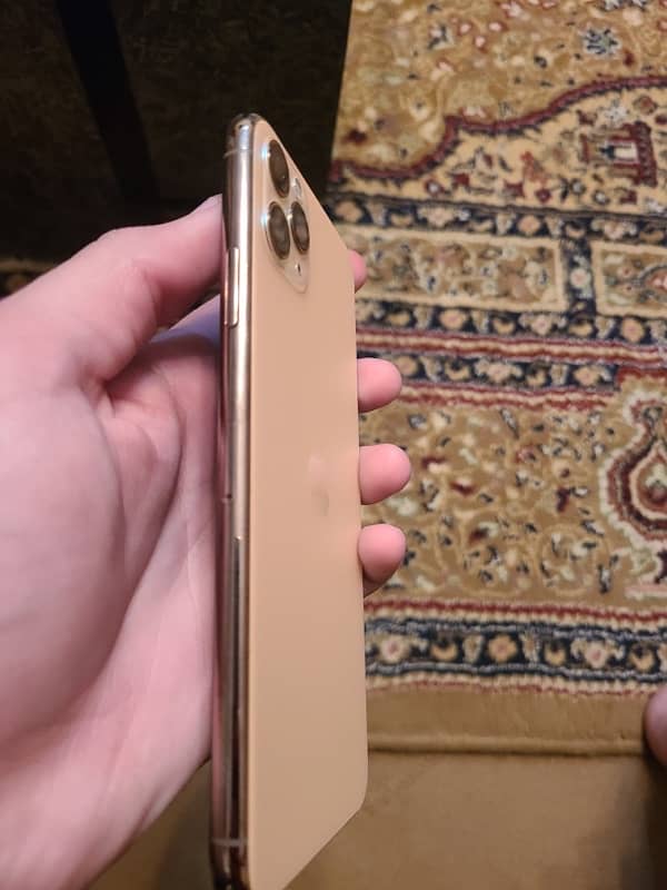 iphone 11 pro max 2