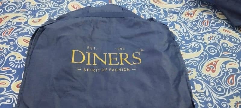 selling  coats by diners 8