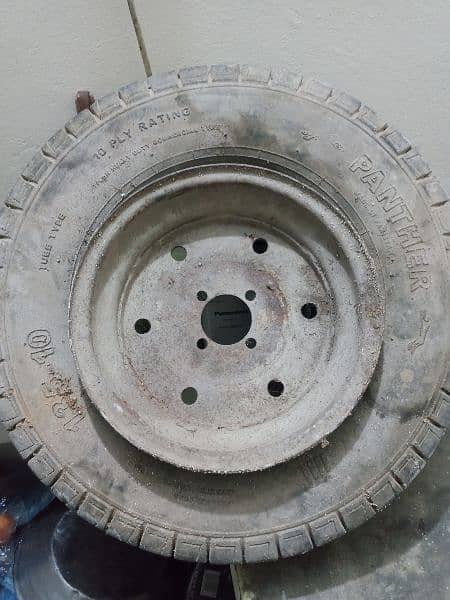 Auto rikhshaw rim - stapni Tyre 1