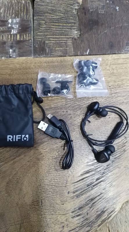 Rif6 earphone 3