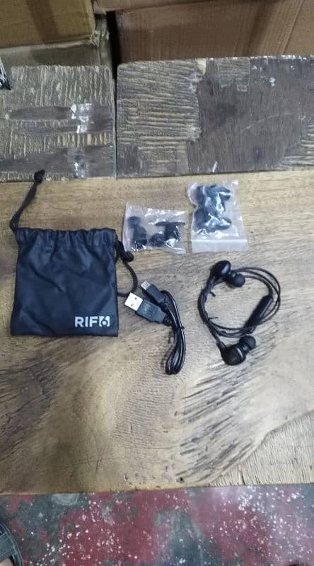 Rif6 earphone 4