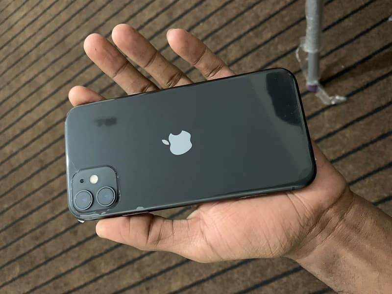 iphone 11 with box 11 month apple warranty no any fulat 4