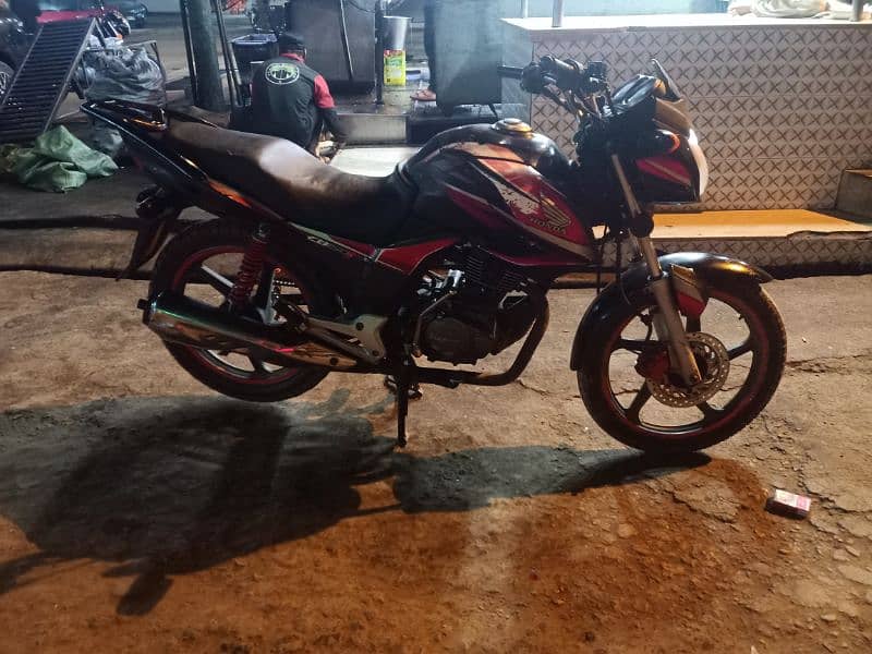 Honda CB150F 3