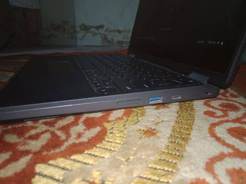 Acer chrome book with new condition 7