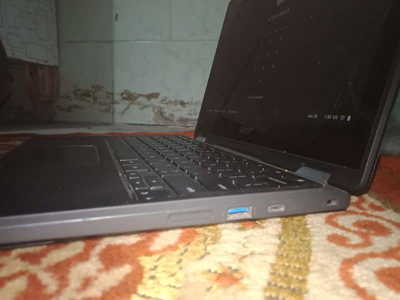 Acer chrome book with new condition 8