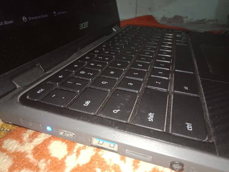 Acer chrome book with new condition 15