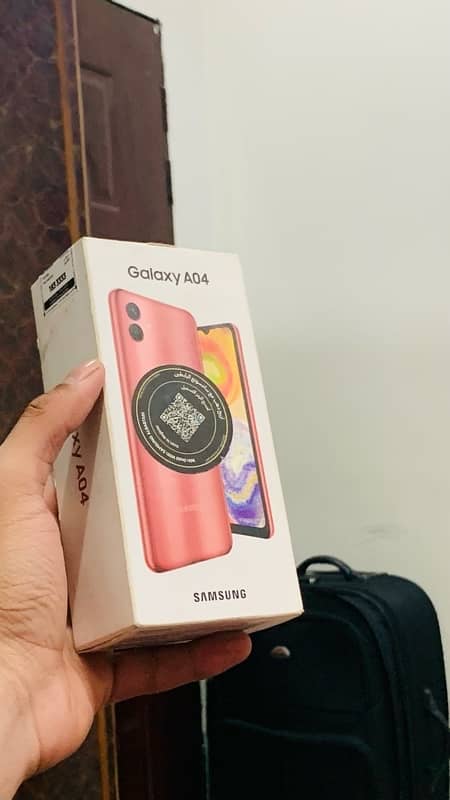 SAMSUNG A04 4/64GB WITH BOX NEVER OPENEd URGENT SALE 3