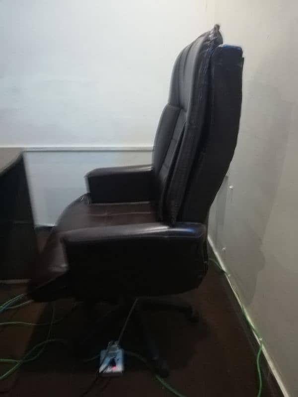 office executive chair available 1