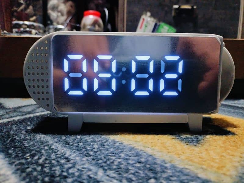 Table Clock And Bluetooth speaker 2